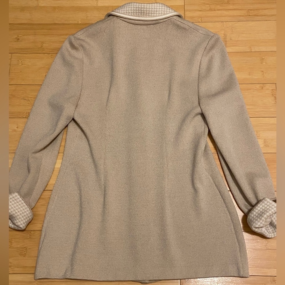 Elegant St. John Collection Neutral Beige Knit Jacket Quiet Luxury Size 2 - Picture 3 of 14